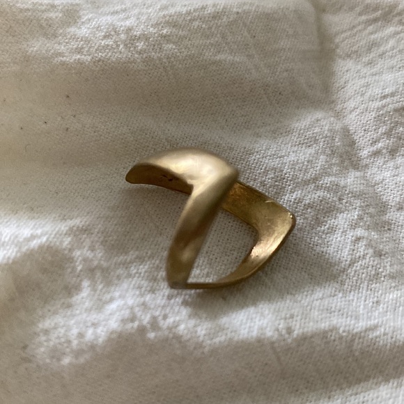Vintage plated gold V ring - Picture 2 of 4